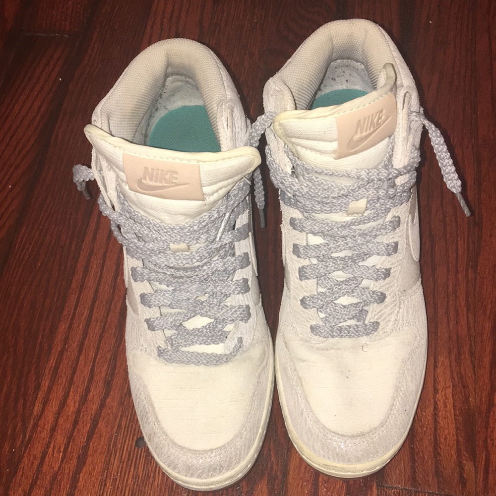 Nike wedge sneaker